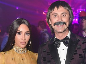 Kim Kardashian hasvillantós Chernek öltözött