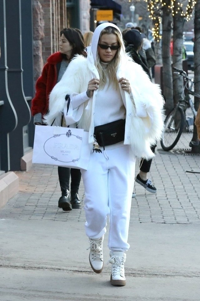 Rita Ora szomorú jegesmedvének öltözve töltötte a szilvesztert