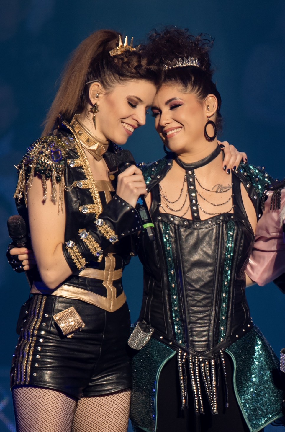 Veres Mónika Nika és barátnője, Horváth Mónika