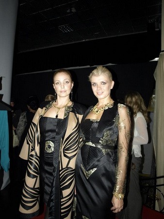 Modellek a backstage-ben 