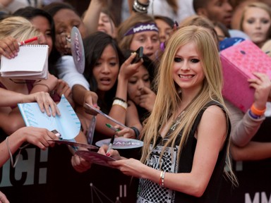 Igen, ez tényleg ő! Ennyit változott Avril Lavigne az elmúlt 22 évben
