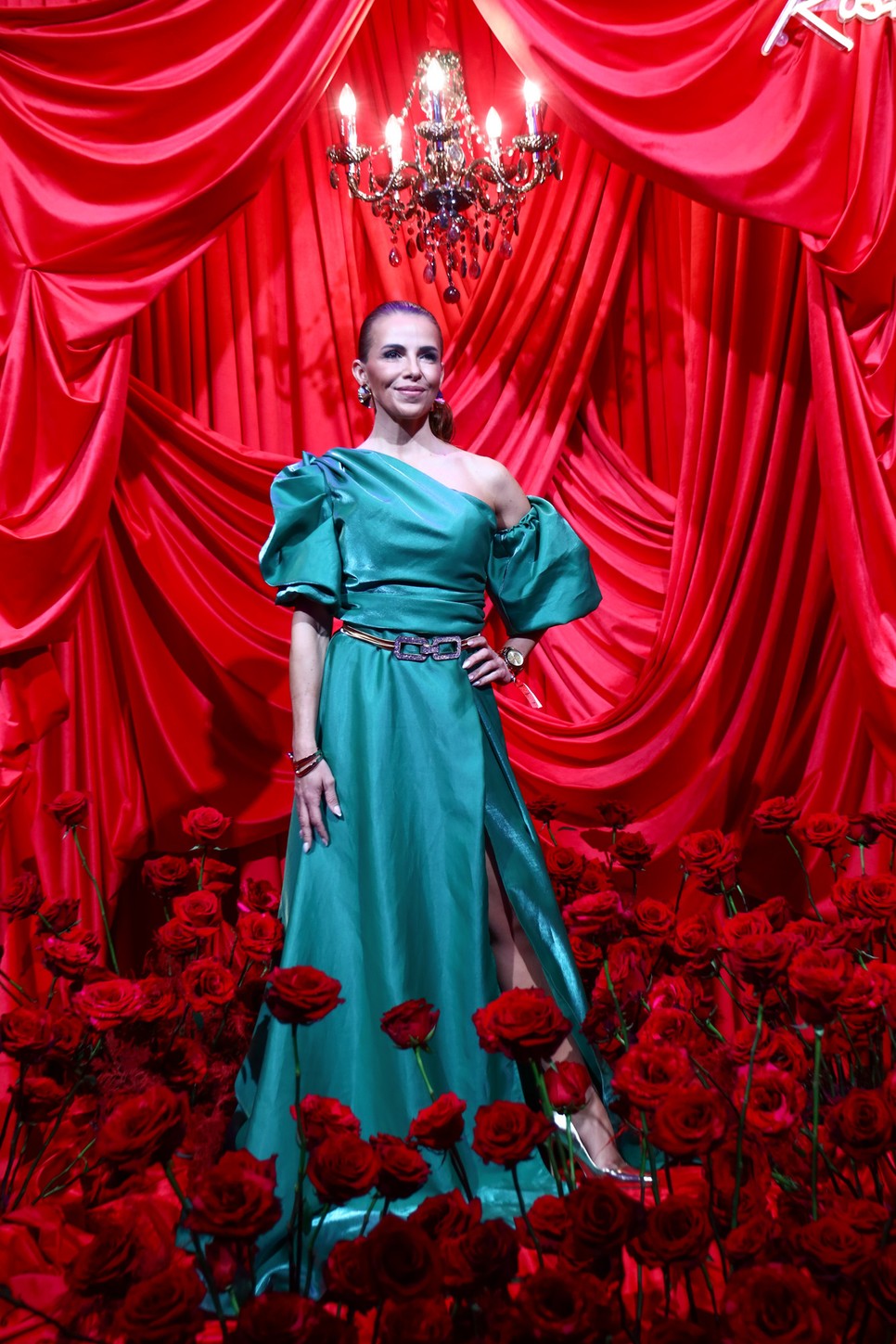 Kiss Kriszta megjelenése tökéletesen harmonizált a GLAMOUR Women of the Year vörös színvilágával