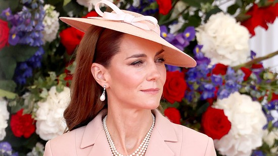 Katalin hercegné óriási dekoltázst villantott, kis híján megszegte a királyi protokollt