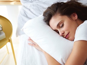 Úgy alszol majd, mint a bunda, ha ezt kipróbálod: tudósok jöttek rá, mi válik be mindenkinél