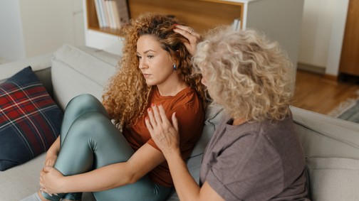 Elmúltam harminc, de az anyám még mindig gyermekként kezel: mit tegyek?