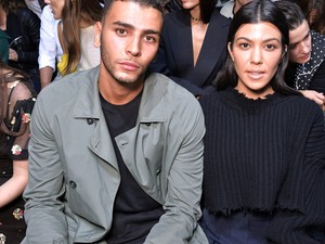 Kourtney Kardashian azt állítja, ő is terhes! Vagy nem? Össze vagyunk zavarodva!