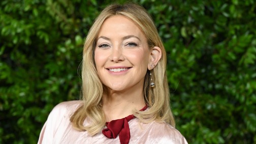 Kate Hudson meztelenruhában lépett a vörös szőnyegre, átlátszó darabban pózolt a fotósok előtt
