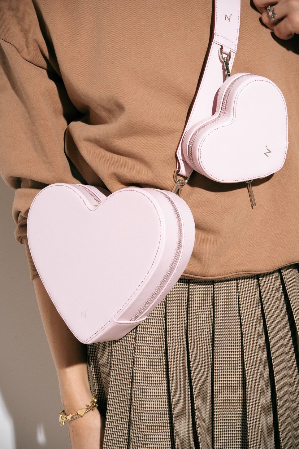 Molnár Nini Breast Cancer Awareness táskakollekciója arra ösztönöz, hogy az egészség az első