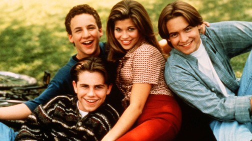 20 év után megismételték a legendás fotót a ´90-es évek ikonikus sorozatának sztárjai