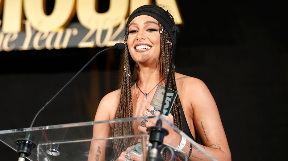  Tóth Andi a GLAMOUR Women of the Year Az év énekesnője díjával