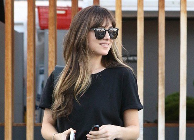 Dakota Johnson frizurája