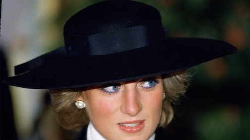 Ma már senki nem emlékszik Diana hercegné csodás szettjére, pedig a cannes-i filmfesztivál egyik legszebb darabja volt