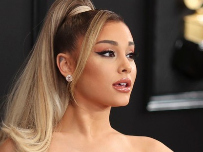 Ariana Grande Hamupipőke ruhája akkora volt, hogy senki más nem fért el mellette