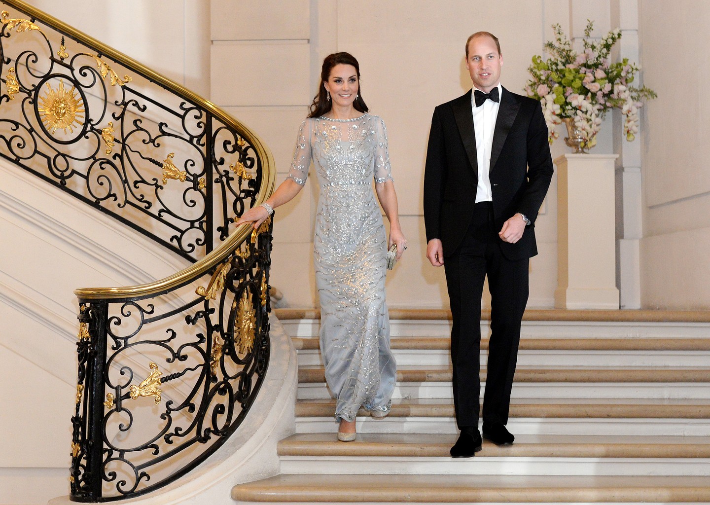 A 2017-es párizsi látogatása során Katalin egy ezüst, finoman áttetsző, flitteres estélyi ruhában lopta el a show-t. 