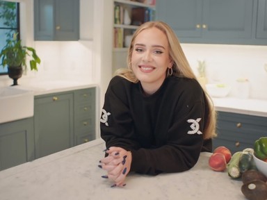 Kukkants be Adele gyönyörű otthonába - Nemcsak 73 kérdésre válaszol a Vogue híres sorozatában