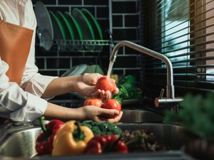 Megdöbbentő következményei lehetnek, ha nem mosod meg a zöldségeket és a gyümölcsöket