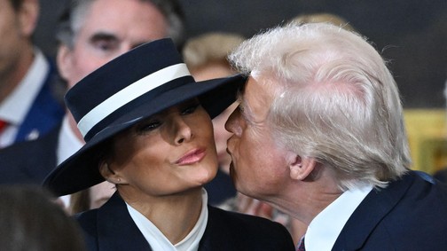 Ilyen gyönyörű nő volt Melania Trump 20 évvel ezelőtt: még a férje is teljesen máshogy festett, mint napjainkban