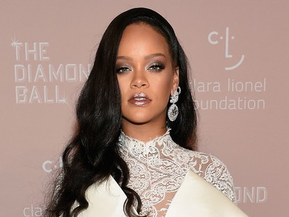 Rihannának van egy hasonmása, akit a sztár a legfurcsább dologra kér meg...