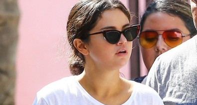 Selena Gomez pólóval üzent a Pride hétvégéjén