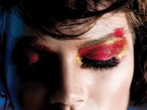 Androgün szépség a Maybelline új arca