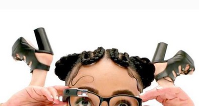 Robert Pattinson barátnője a Google Glass-t népszerűsíti