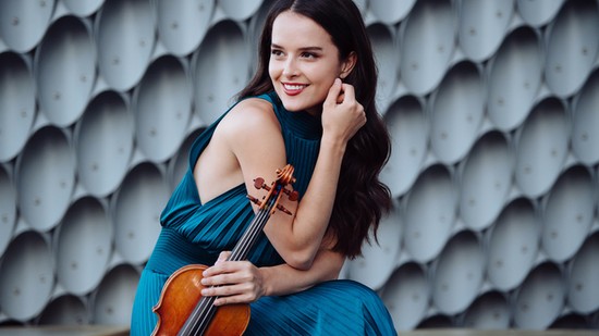 „Az élet a megfelelő irányba terel, ha ragaszkodsz ahhoz, amit szeretsz” - interjú Králik Abigél hegedűművésszel