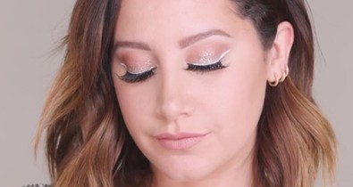 Hű! Ashley Tisdale szilveszteri sminkjétől egész éjjel csillámokat fogsz látni!