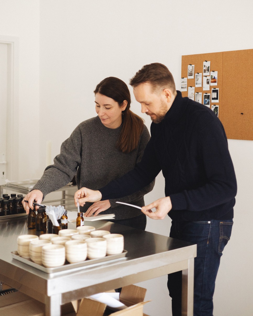 Tokaji Márti és German Juraj Gyuri a saját történeteiket, élményeiket jelenítik meg a népszerű illatgyertyákban