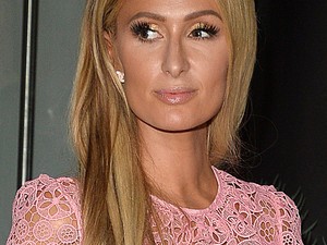 Na, ne: Először láthattuk Paris Hiltont az eljegyzés felbontása óta és egyszerűen nem hiszünk a szemünknek