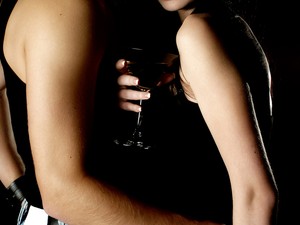 Ajjaj: Így befolyásolja az alkohol az orgazmusod