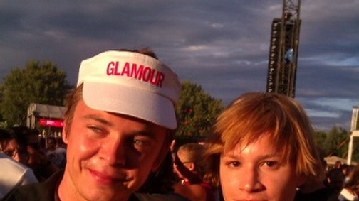 Geszti Péter is GLAMOUR sapkában fesztiválozik