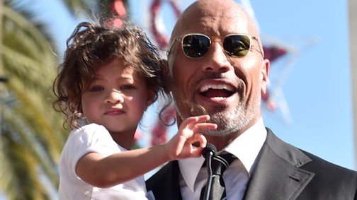 Megacuki! Dwayne Johnson a nőnapon erre tanította a kétéves lányát