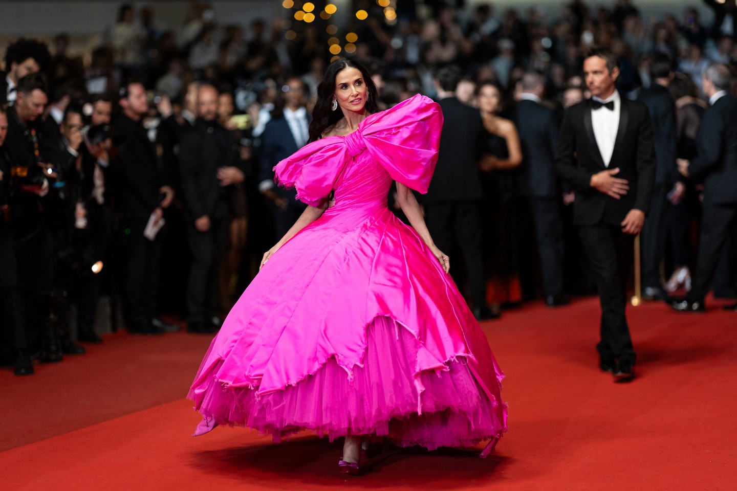 A Paper Tiger című film premierjén tetőtől talpig pinkbe öltözött, és drámai Matières Fécales ruhájában  hercegnő Barbie-ként lopta el a show-t a vörös szőnyegen.