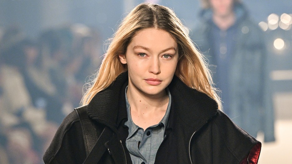 Gigi Hadid Ukrajna segítésére ajánlja fel a divathónapból származó teljes bevételét