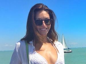 Kulcsár Edina bikiniben köszönti a hetet