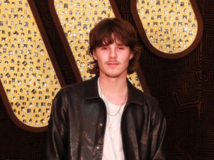 Ő a 21 éves Cruz Beckham ritkán látott barátnője, a 30 éves Jackie Apostel