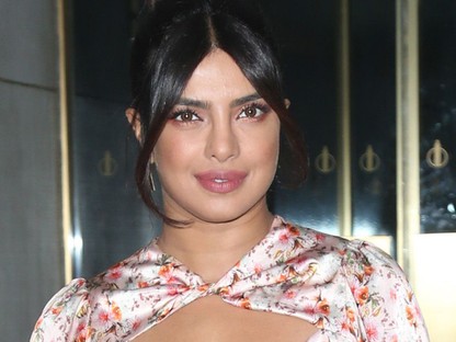 Priyanka Chopra olyan stílustrükköt mutat, hogy eldobod az agyad