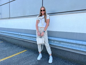 Ez a melegítő annyira sikkes, hogy az utcára is bátran felveheted