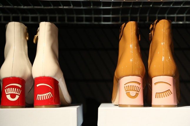 Chiara Ferragni újabb cipőkollekcióval jelentkezett a milánói divathéten