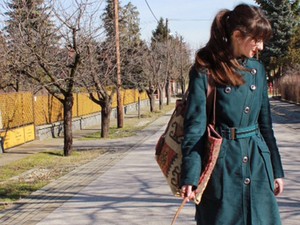 Cuki kutyusával sétál a blogger