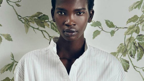 Rasszista kommentek százai a modell gyönyörű ajkára, és a tökéletes válasz