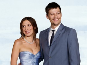Így lett Millie Bobby Brown és Jake Bongiovi barátságából mindent elsöprő szerelem 