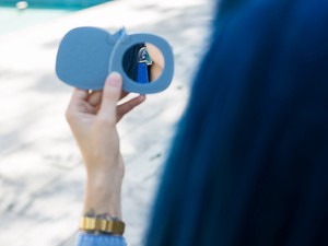 Abonyi Alma ma kedvenc színében tündököl