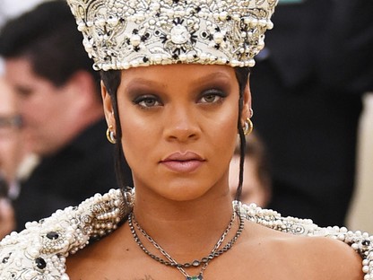 Rihanna fiatal pápaként vonult a Met gálán, de vajon mit szól ehhez a katolikus egyház igazi feje?