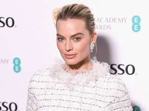 Margot Robbie teljesen rágerjedt a Chanel-sikkre