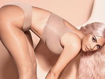 Meglátod Kim Kardashian edzője fenekének az átalakulását és leesel a székről 