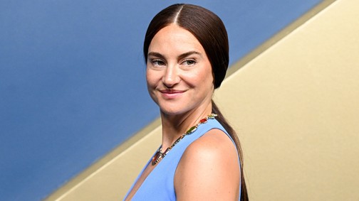 Shailene Woodley óriási dekoltázst villantott, hivatalosan is az övé idén az Emmy legbátrabb ruhájának járó cím