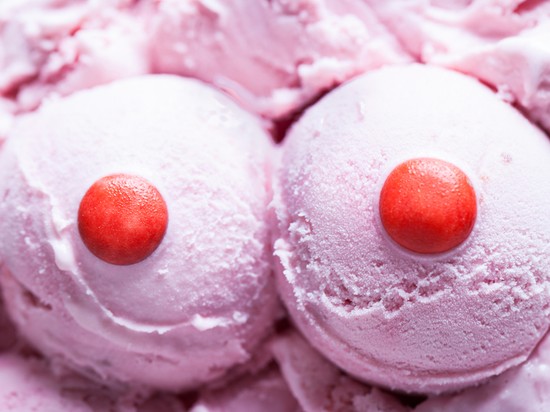 Mellbimbó-orgazmus? Bizony, létezik és így érheted el!