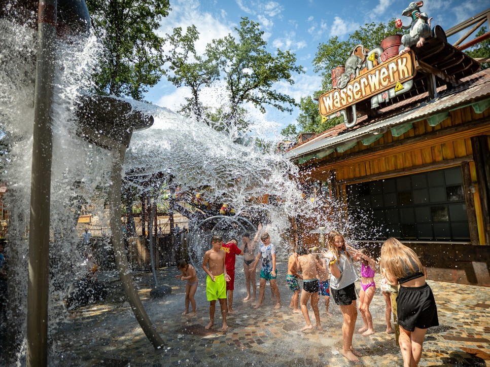 A Vízműveket nem lehet megúszni szárazon. / Fotó: Familypark
