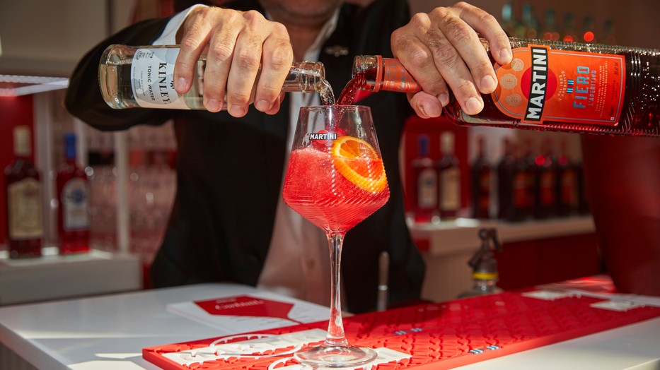 Az 1863-ban Torinóban alapított márka nemcsak a vermut, hanem az egész olasz aperitivo-kultúra egyik megteremtője volt.